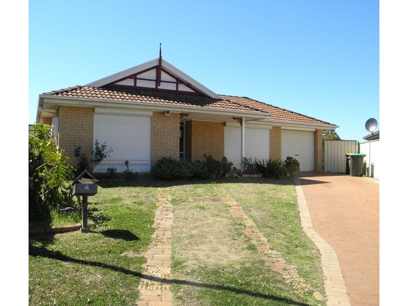 16 Byron Bay Close, Hoxton Park NSW 2171