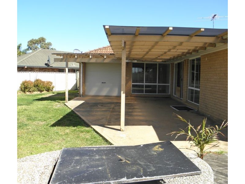 16 Byron Bay Close, Hoxton Park NSW 2171