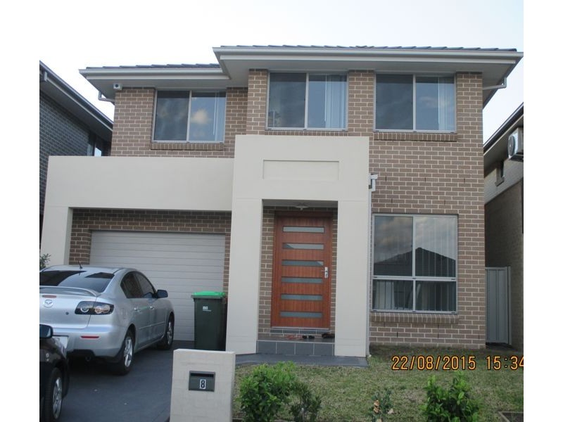 8 Follet Ave, Middleton Grange NSW 2171