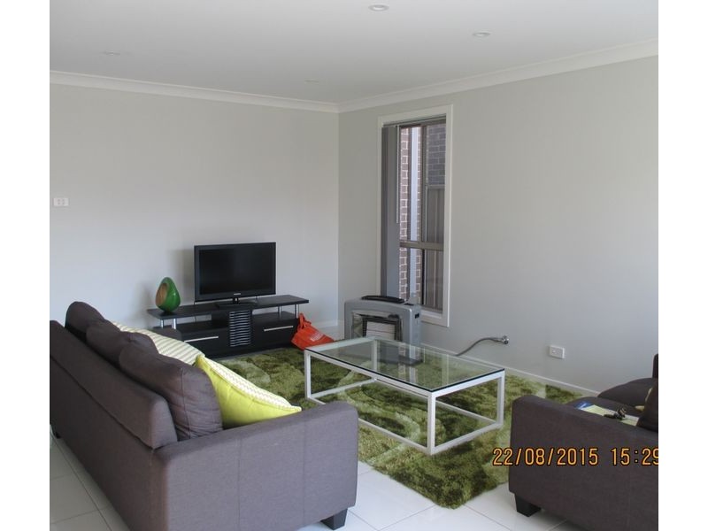 8 Follet Ave, Middleton Grange NSW 2171