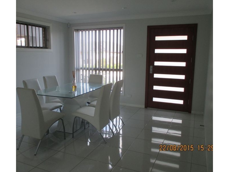 8 Follet Ave, Middleton Grange NSW 2171