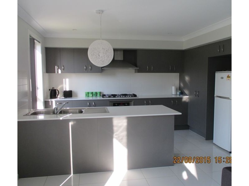 8 Follet Ave, Middleton Grange NSW 2171