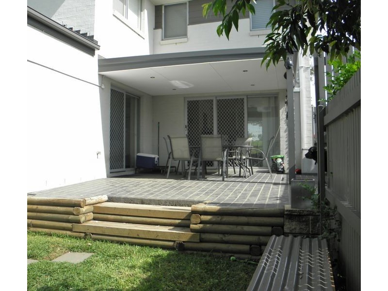 1 Garrett Lane, Middleton Grange NSW 2171