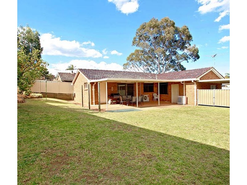 39 Benlomond St, Bossley Park NSW 2176