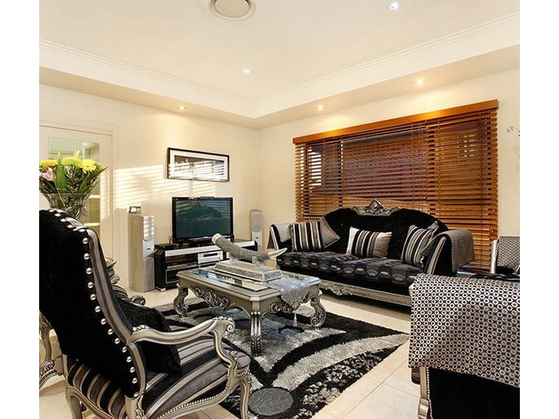 8 Neptune Crescent, Green Valley NSW 2168