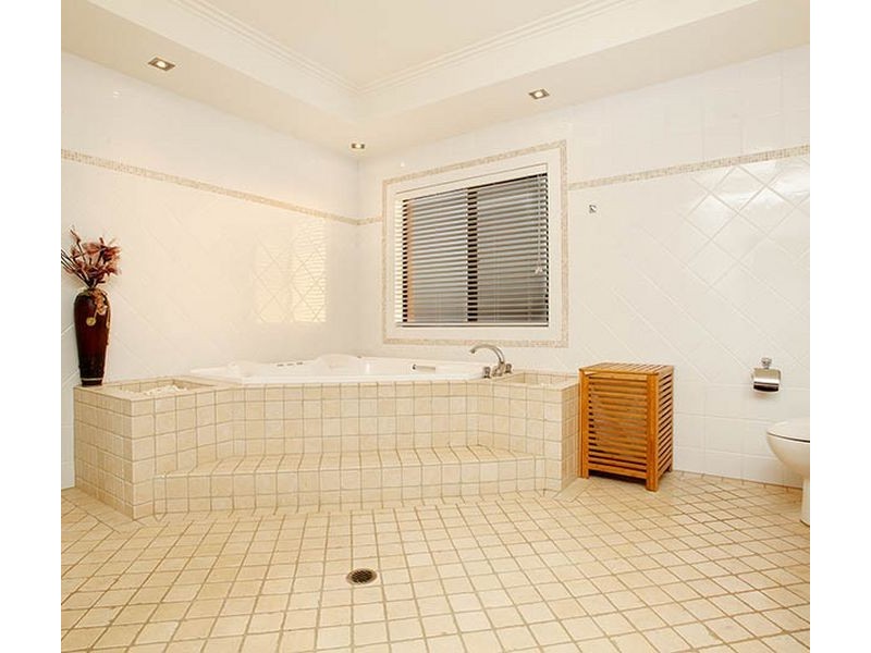 8 Neptune Crescent, Green Valley NSW 2168