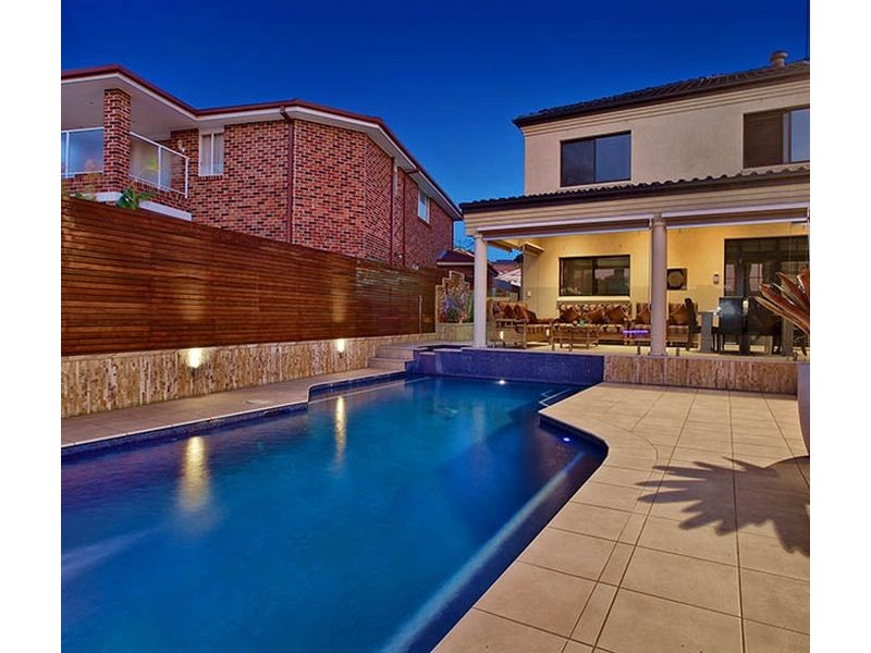 8 Neptune Crescent, Green Valley NSW 2168