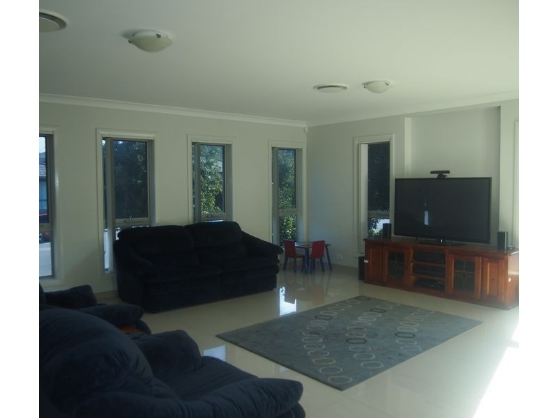 105 Middleton Dr, Middleton Grange NSW 2171