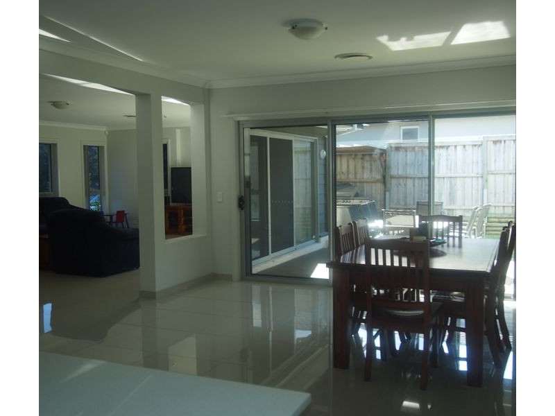 105 Middleton Dr, Middleton Grange NSW 2171