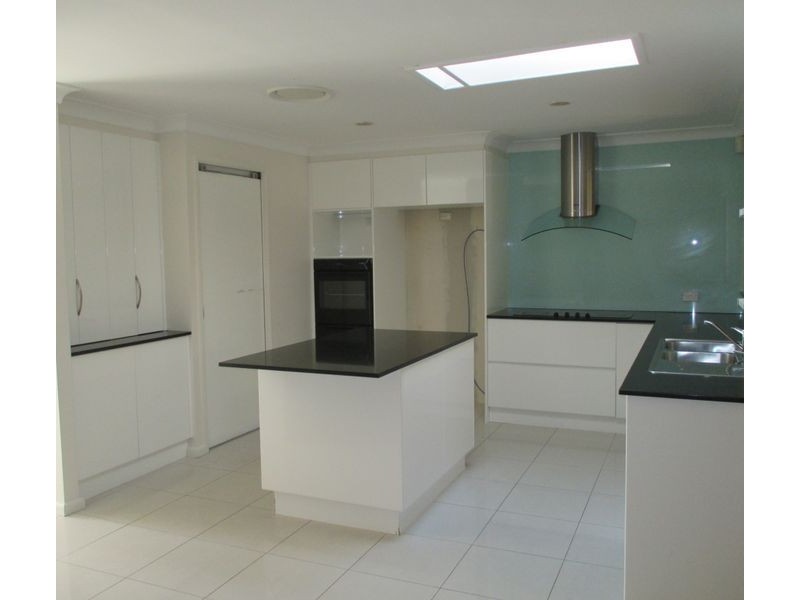 4 Colong Street, Hoxton Park NSW 2171