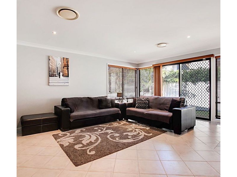 5 Hoddle Place, West Hoxton NSW 2171