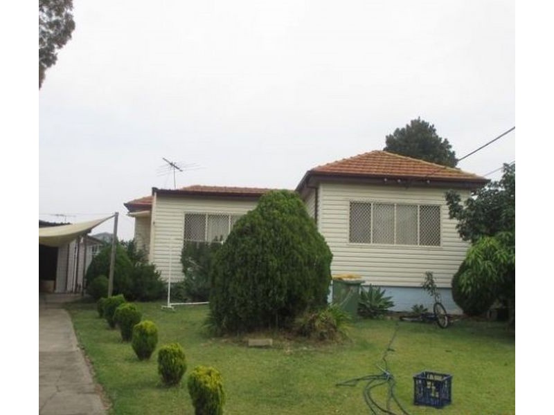 18 Charlotte Cres, Canley Vale NSW 2166