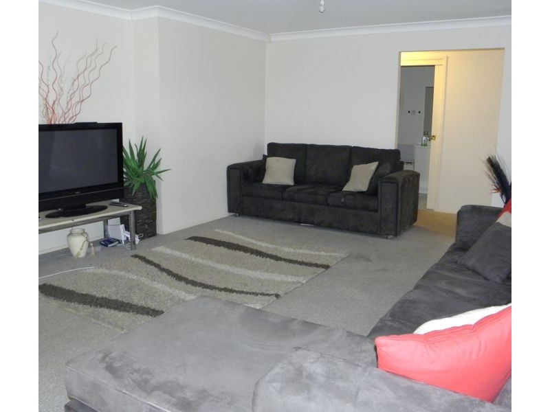 2A WINGATE AVE, West Hoxton NSW 2171