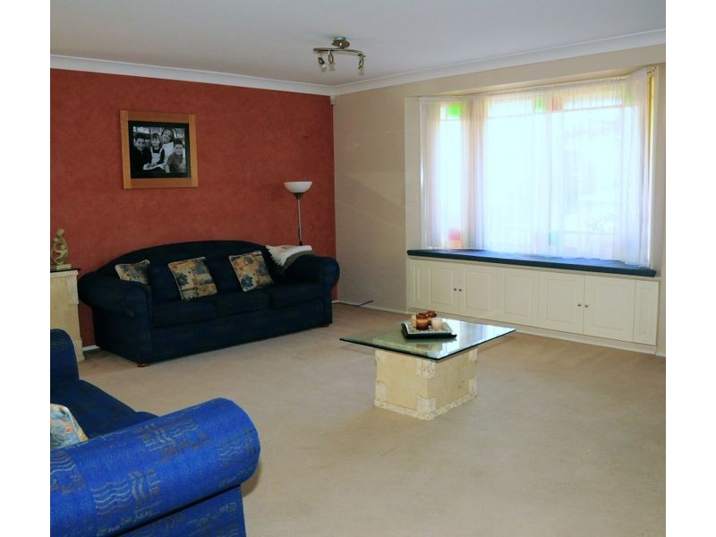 10 Kangaroo Close, Green Valley NSW 2168