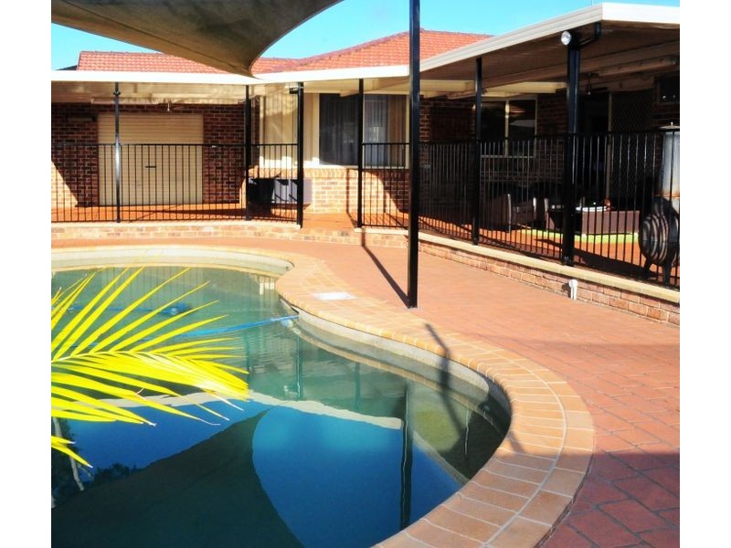 10 Kangaroo Close, Green Valley NSW 2168