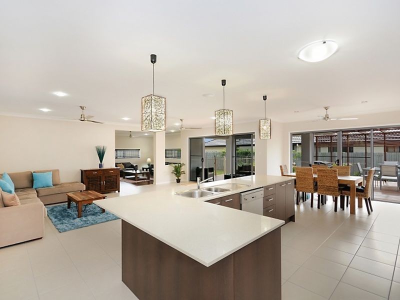 6 Teal Blvde, Banksia Beach QLD 4507