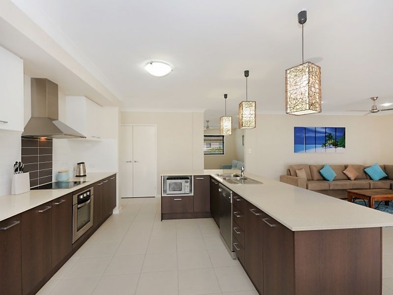 6 Teal Blvde, Banksia Beach QLD 4507