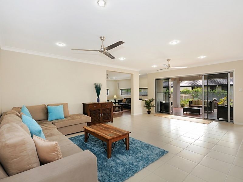6 Teal Blvde, Banksia Beach QLD 4507
