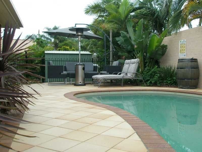 7 Gordon Crescent, Sandstone Point QLD 4511