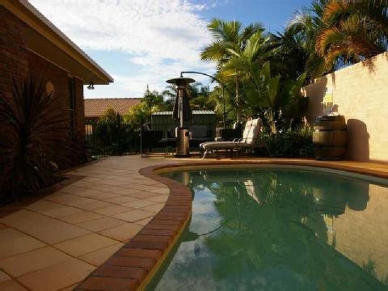7 Gordon Crescent, Sandstone Point QLD 4511