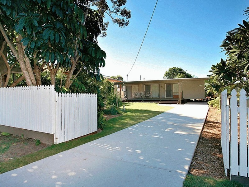 27 Cumming Street, Bongaree QLD 4507