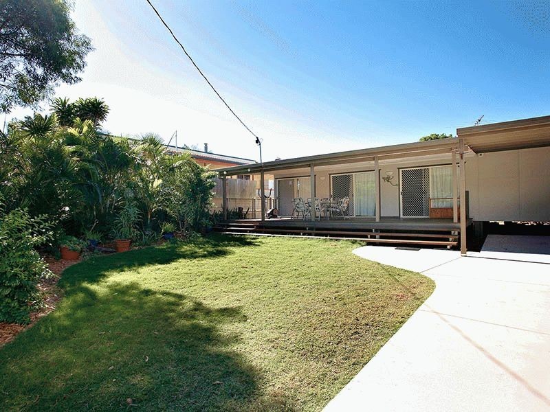 27 Cumming Street, Bongaree QLD 4507