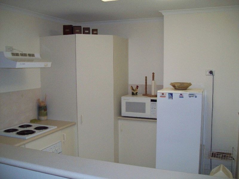 2/8 Dianthus Avenue, Banksia Beach QLD 4507