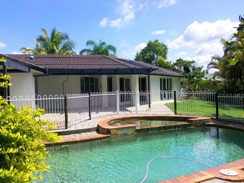 12 Carl Court, Banksia Beach QLD 4507