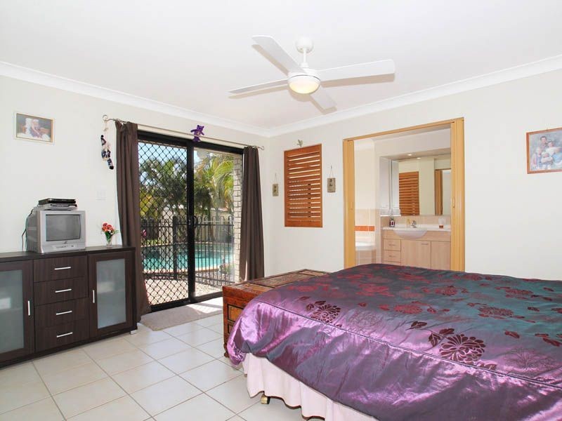 17 Scarborough Court, Sandstone Point QLD 4511