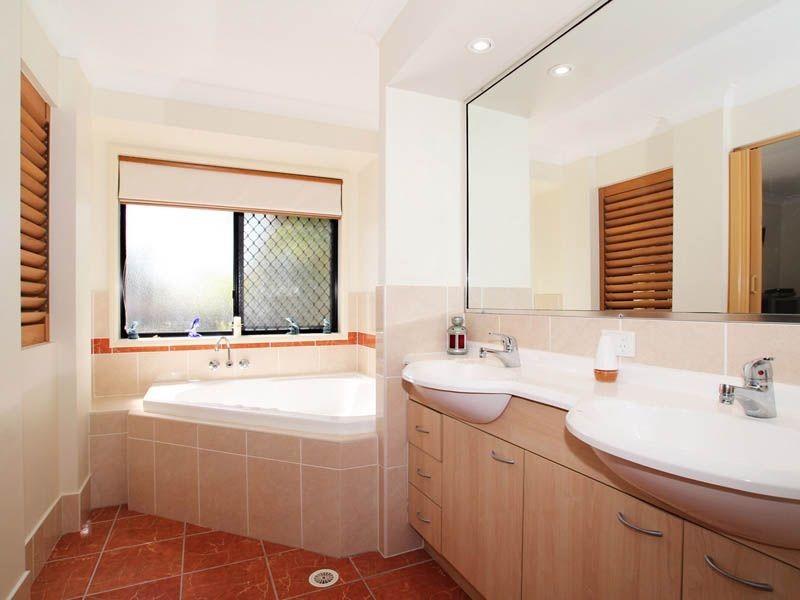 17 Scarborough Court, Sandstone Point QLD 4511