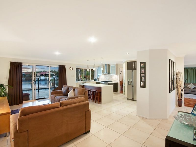 6 Trimaran Court, Banksia Beach QLD 4507