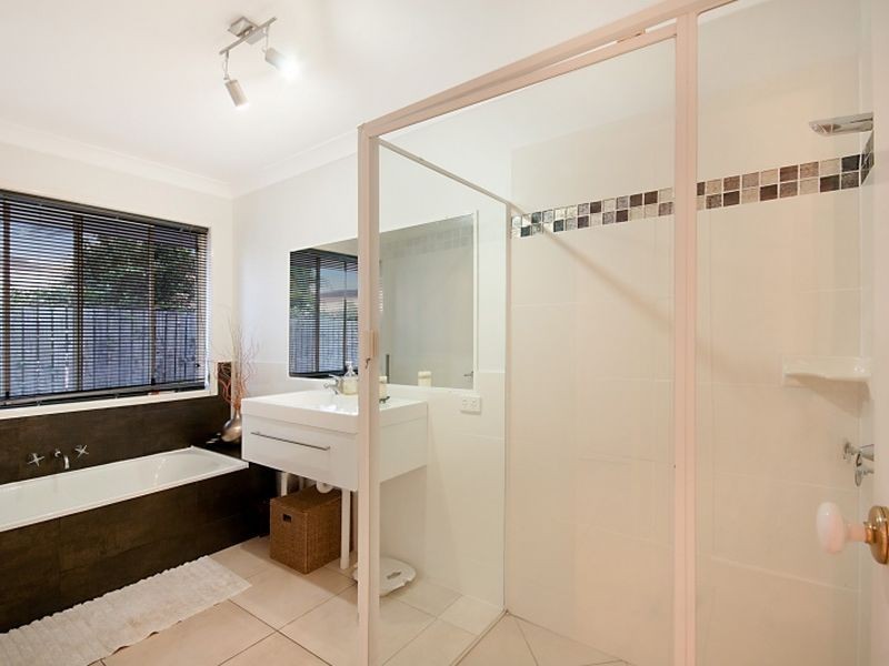 6 Trimaran Court, Banksia Beach QLD 4507