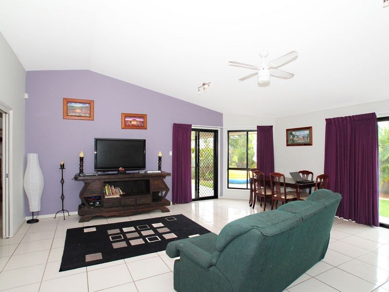 1 Adam Court, Beachmere QLD 4510