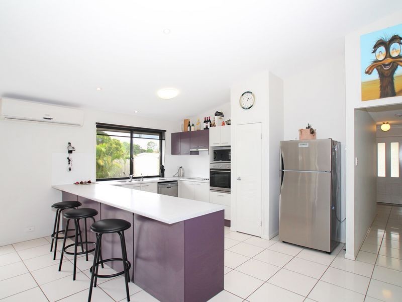 1 Adam Court, Beachmere QLD 4510