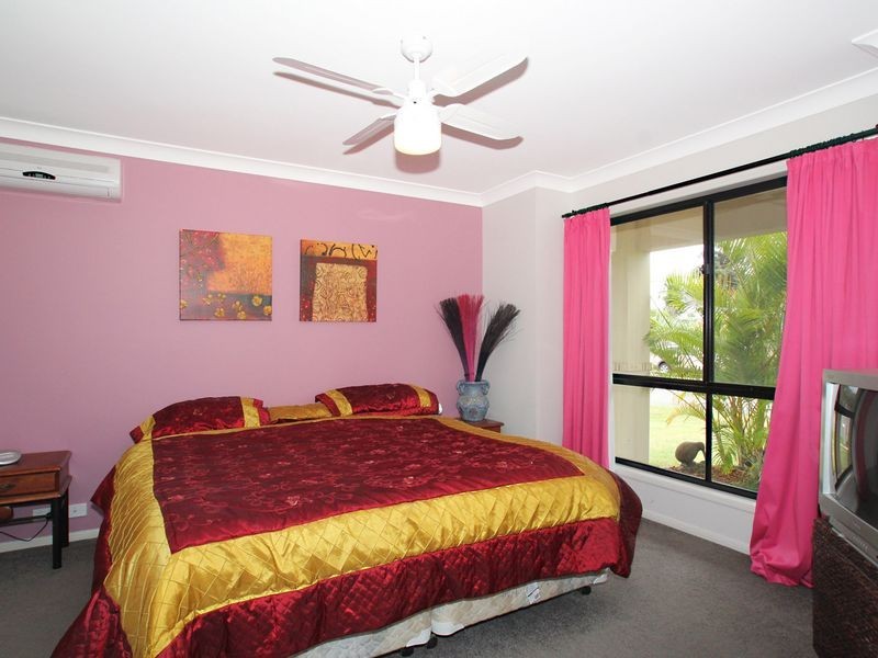1 Adam Court, Beachmere QLD 4510