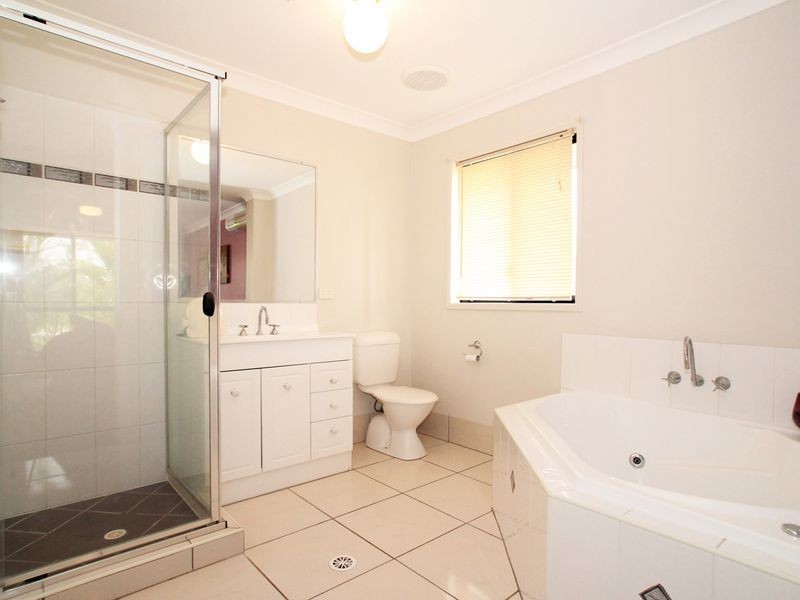 1 Adam Court, Beachmere QLD 4510