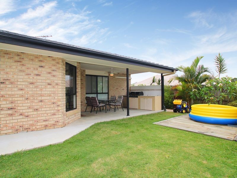 1 Adam Court, Beachmere QLD 4510