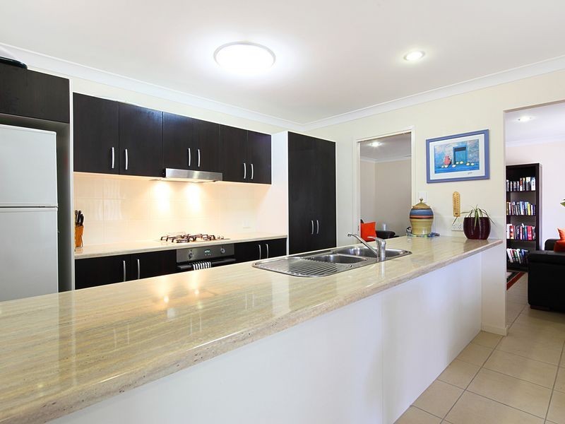 8 Dixon Court, Beachmere QLD 4510