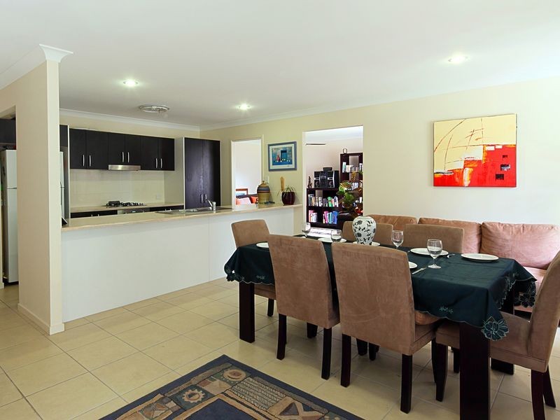 8 Dixon Court, Beachmere QLD 4510
