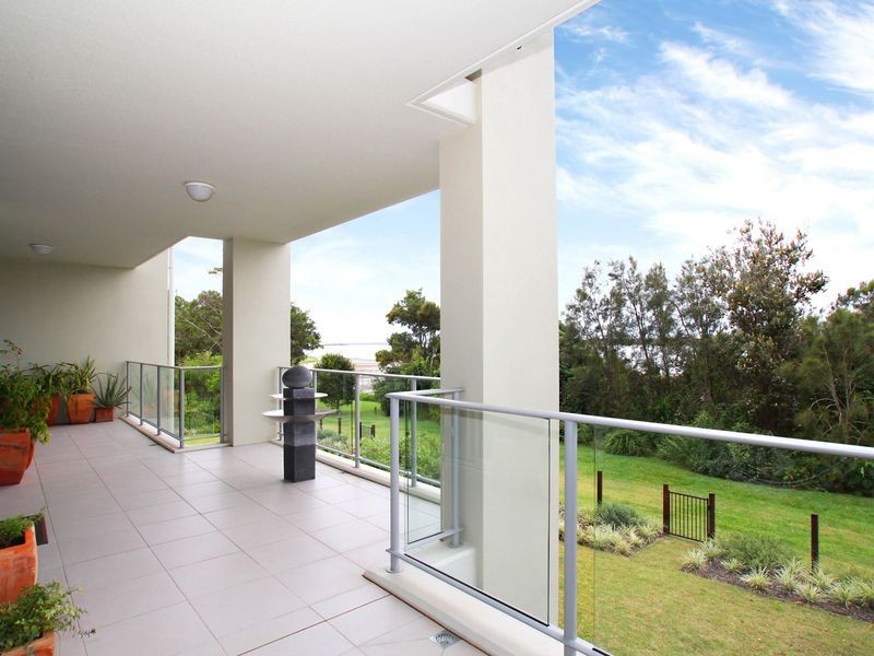 8/8 Spinnaker Drive, Sandstone Point QLD 4511