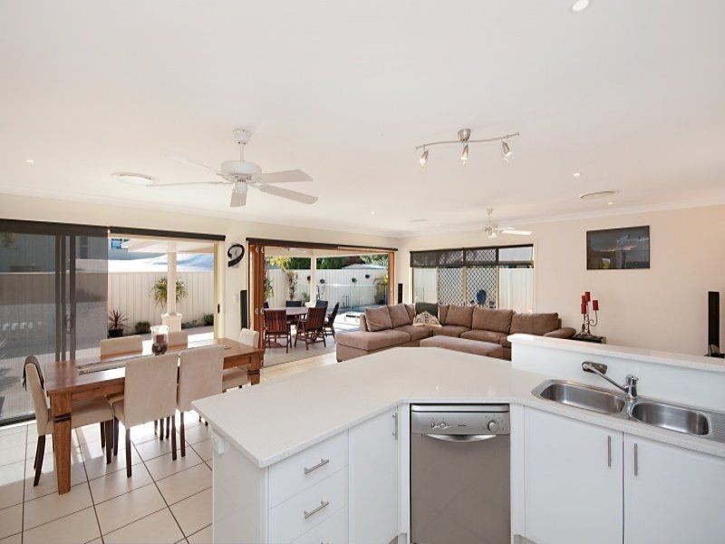 5 Oriole Close, Banksia Beach QLD 4507