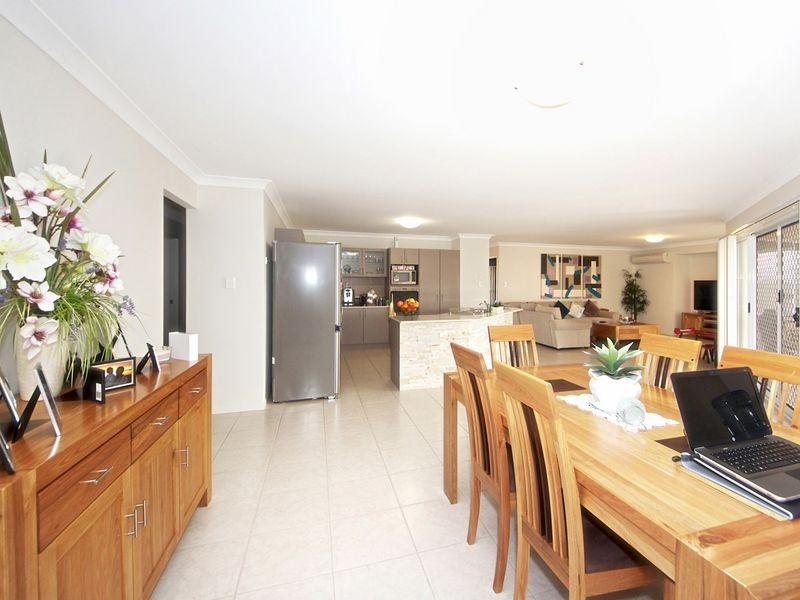 17 Whitehaven Place, Banksia Beach QLD 4507