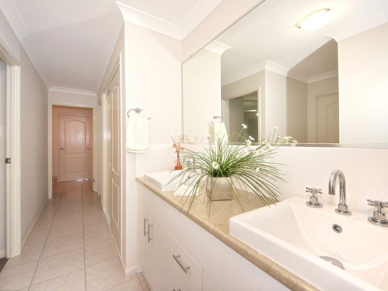 17 Whitehaven Place, Banksia Beach QLD 4507