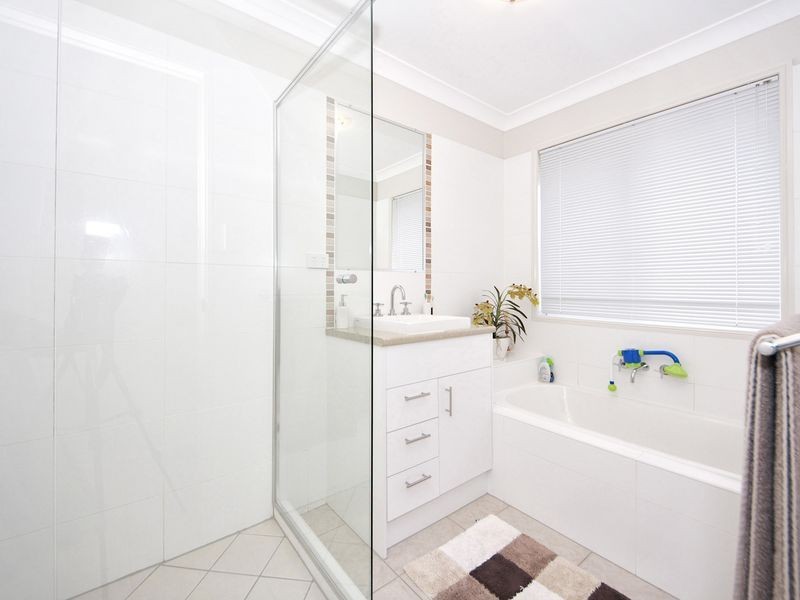 17 Whitehaven Place, Banksia Beach QLD 4507