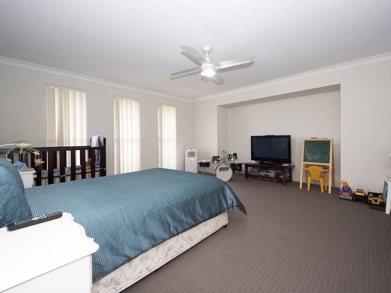 17 Whitehaven Place, Banksia Beach QLD 4507