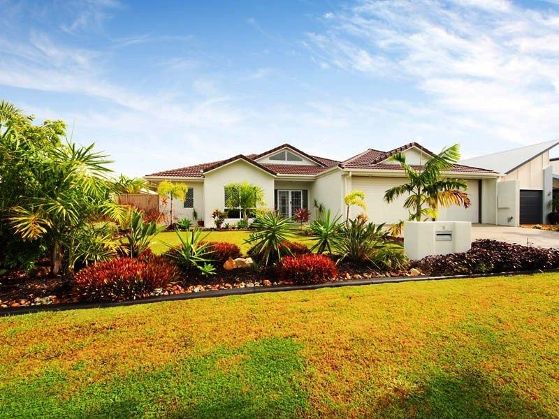 8 Whitehaven Place, Banksia Beach QLD 4507