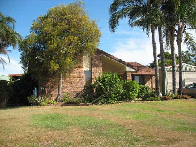 11 Lachlan Crescent, Sandstone Point QLD 4511