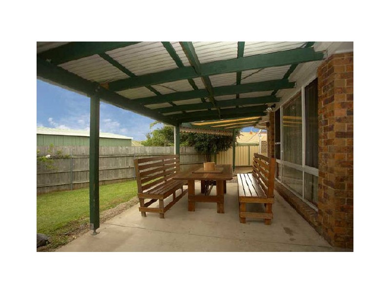 7 Trent Court, Sandstone Point QLD 4511