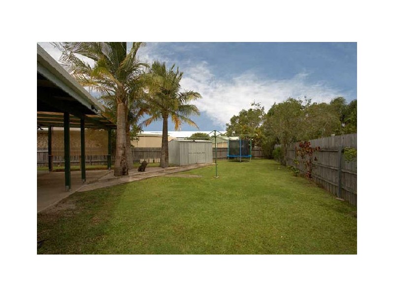 7 Trent Court, Sandstone Point QLD 4511