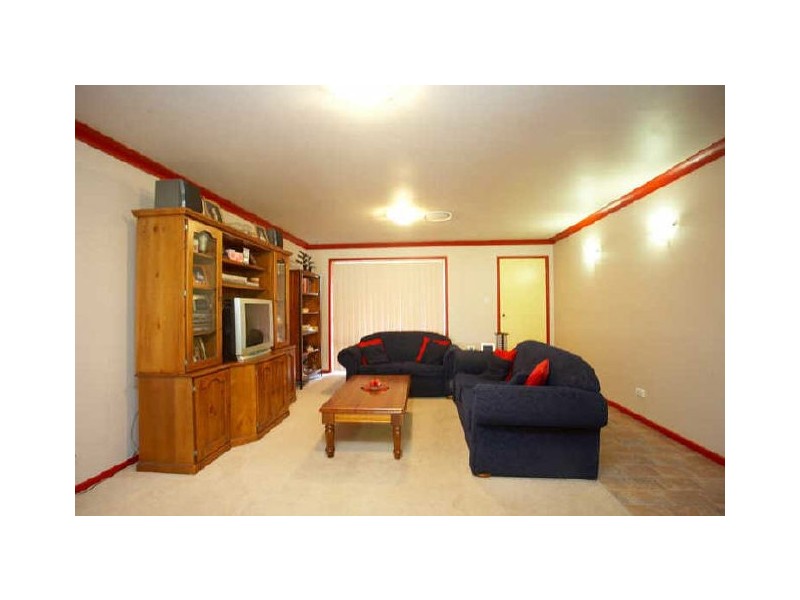 7 Trent Court, Sandstone Point QLD 4511